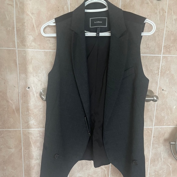 Le château vest - Picture 1 of 4